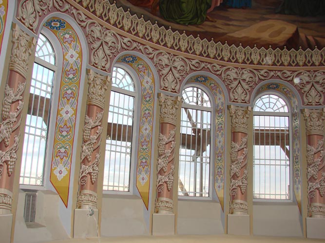 Орнамент колон в росписи купола